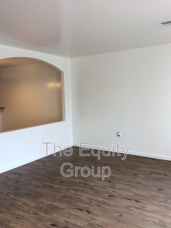 Building Photo - 437 N Park St