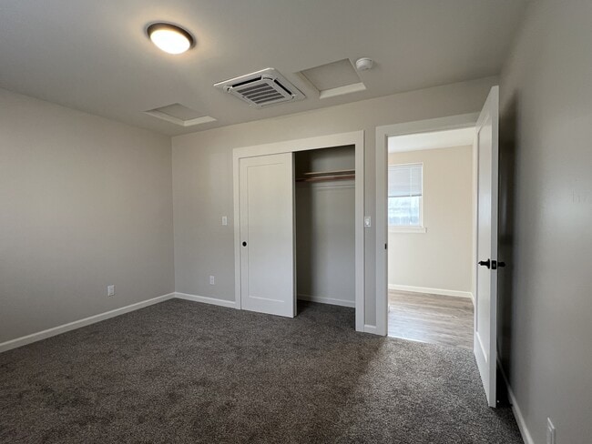 Building Photo - 1755 Glendale Dr