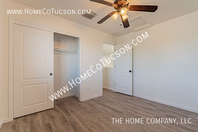 Building Photo - 6645 E Gehrig Ln