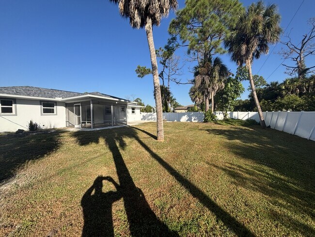 Building Photo - 6194 Seaport St