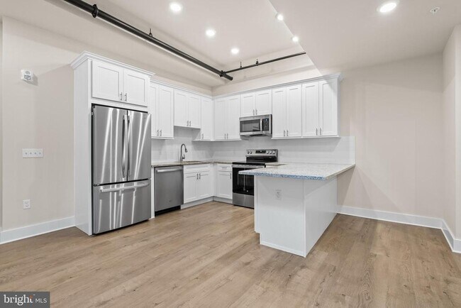 Building Photo - 30 W Broad St