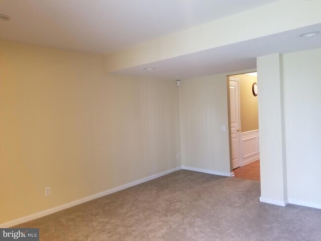 Building Photo - 181 Hudson Dr