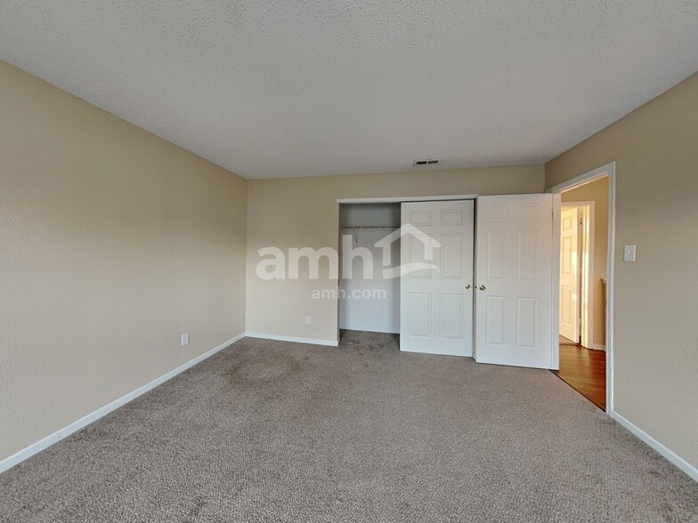 Building Photo - 13993 Meadow Lake Dr