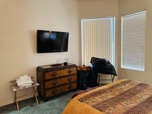 Building Photo - Golf Course Vacation Rental in Laughlin Ranch – 2BD/3BA
