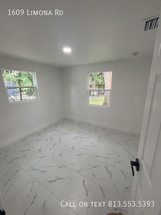 Building Photo - 1609 Limona Rd