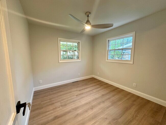 Building Photo - 21 N Kenosha Dr