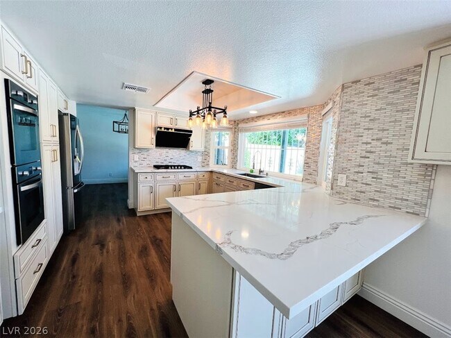 Building Photo - 5688 Maceta Ave