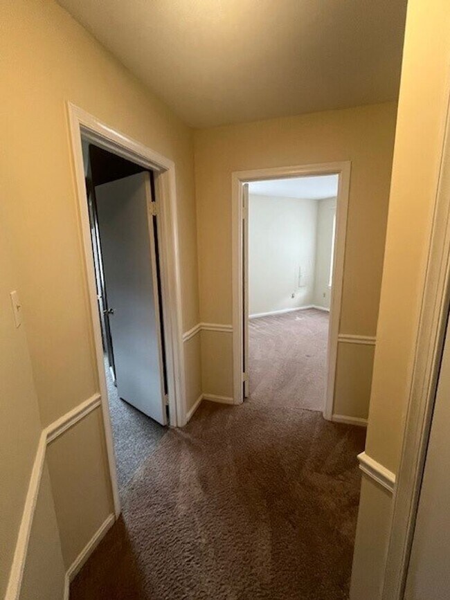 Building Photo - LOVELY CAPE COD WITH 4 BEDS, 2 BATHS AND G...