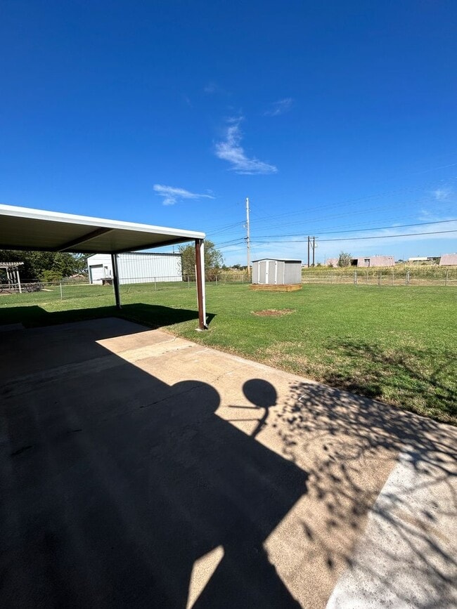 Building Photo - 3-bedroom, 1.5-bath in the MacArthur Schoo...