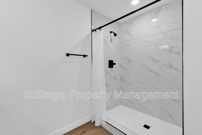 Building Photo - 3138 W Elm St