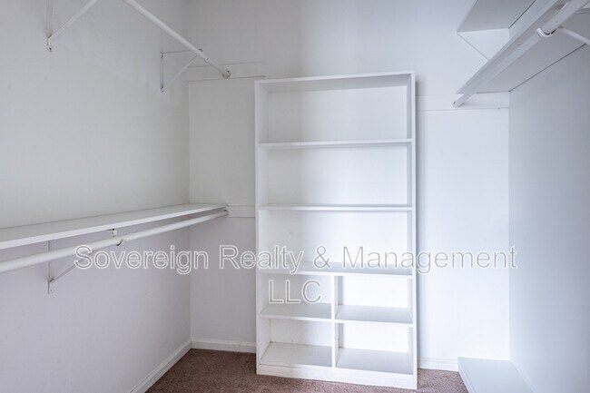 Building Photo - 1205 Spring Valley Ln NE