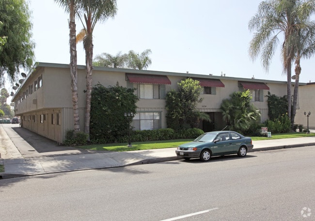 Building Photo - 10334 Paramount Blvd