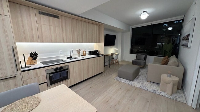 Building Photo - 225 N Miami Ave