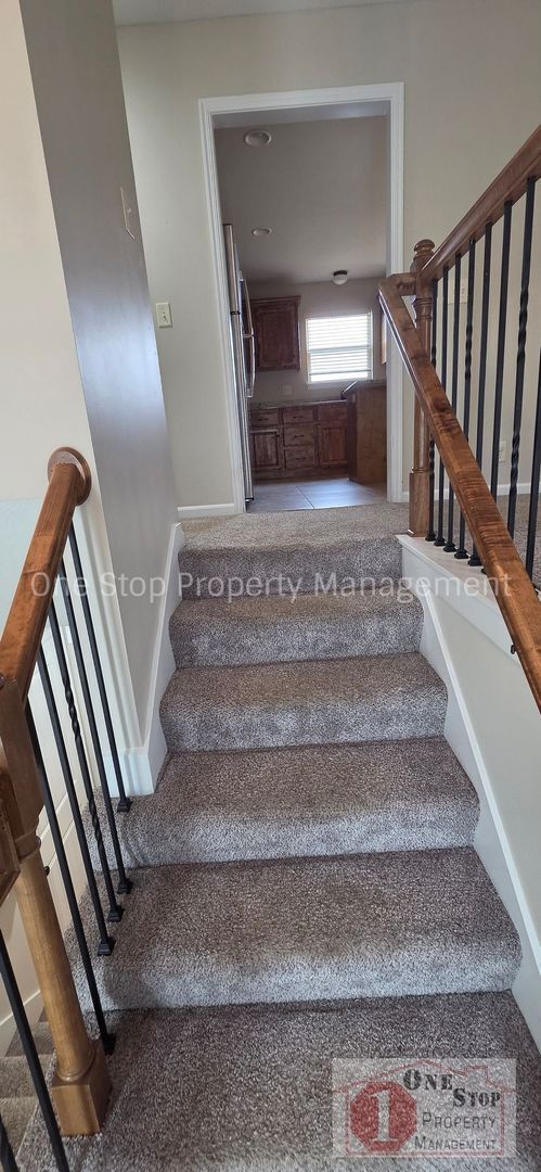 Building Photo - Beautiful 4 bedroom, 3 bathroom home in Raymore!