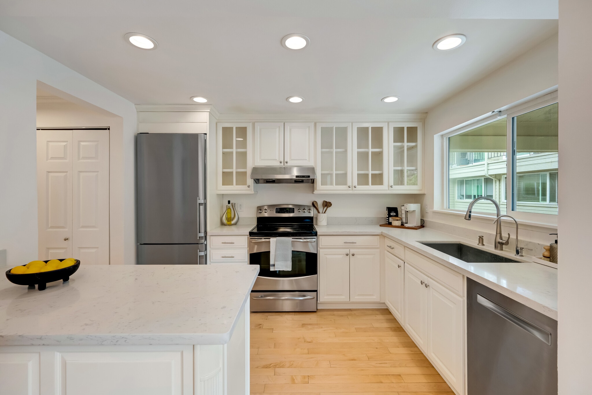 Kitchen - 202 W Olympic Pl