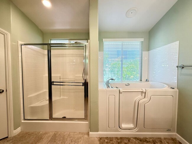 Building Photo - Four Seasons 55+ – Beautifully Upgraded wi...