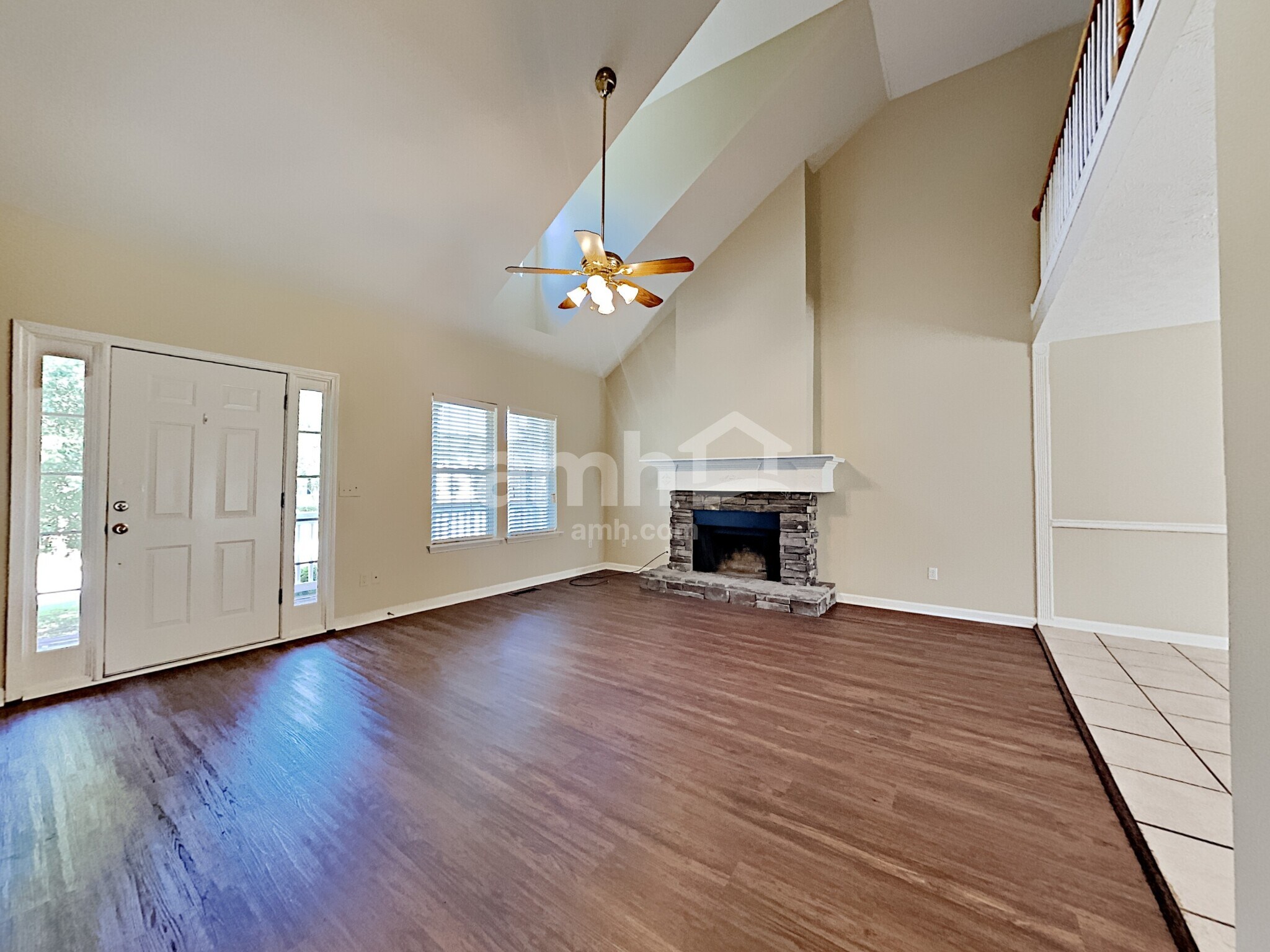 Building Photo - 227 Starlyn Dr