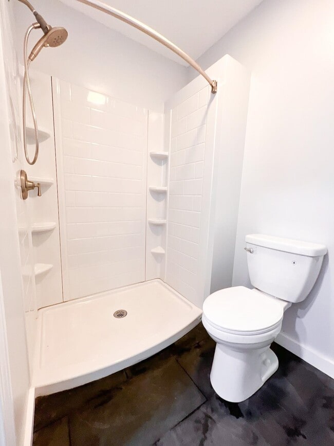 Building Photo - 178 Pleasant St