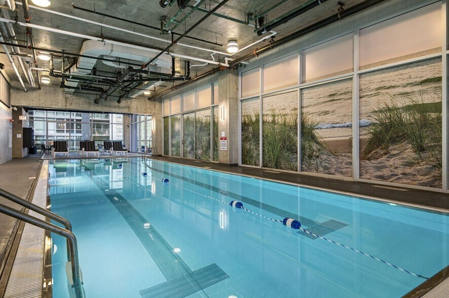 Building Photo - 808 N Lake Shore Dr