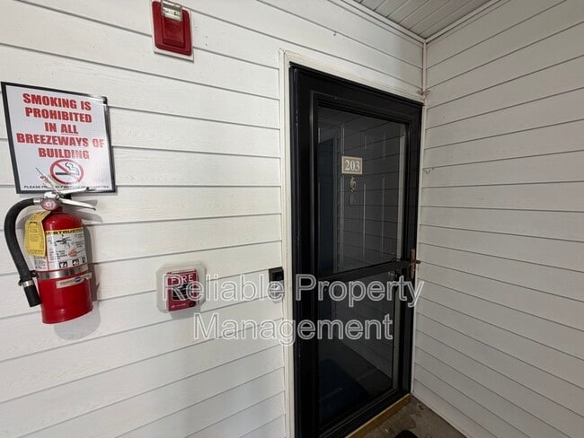 Building Photo - 203 Sturbridge Dr