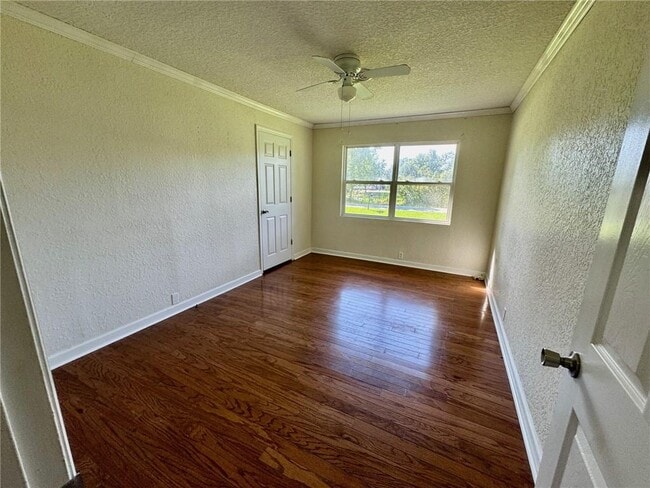 Building Photo - 107 S Lake Dr