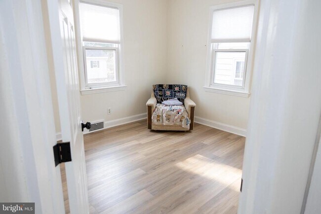 Building Photo - 130 7th Ave