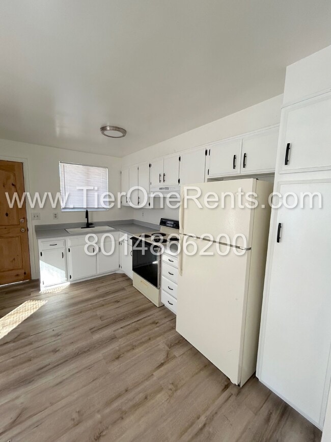 Building Photo - NO DEPOSIT option available for qualified ...