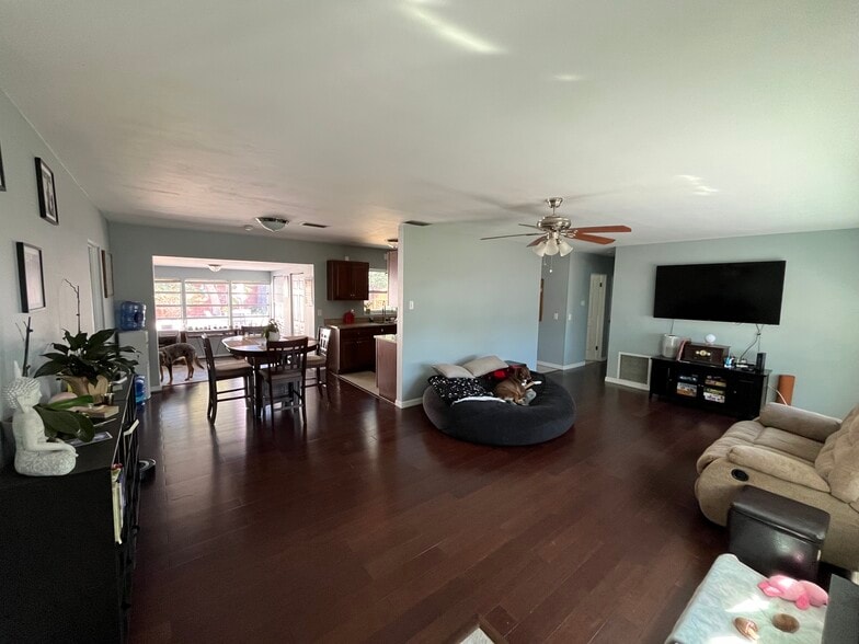 Roving Room dining room view - 1833 Lombardy Dr