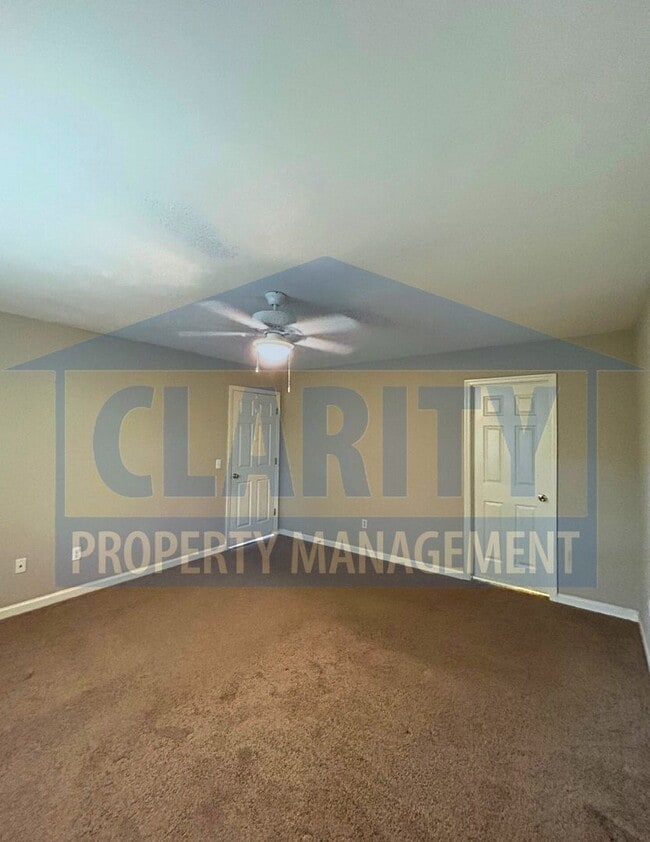 Building Photo - 3-bedroom condo w/ attached garage!