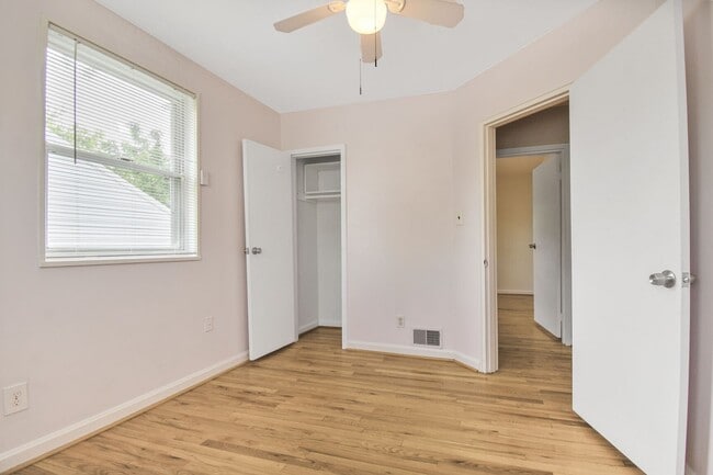 Building Photo - Charming Rambler - Close to Downtown Silve...