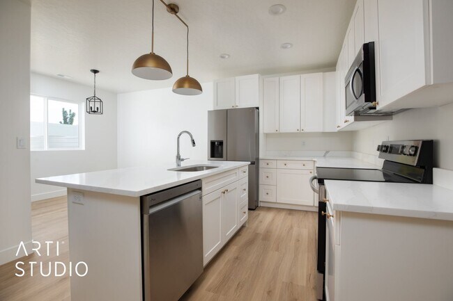 Building Photo - Orem Basement Apartment