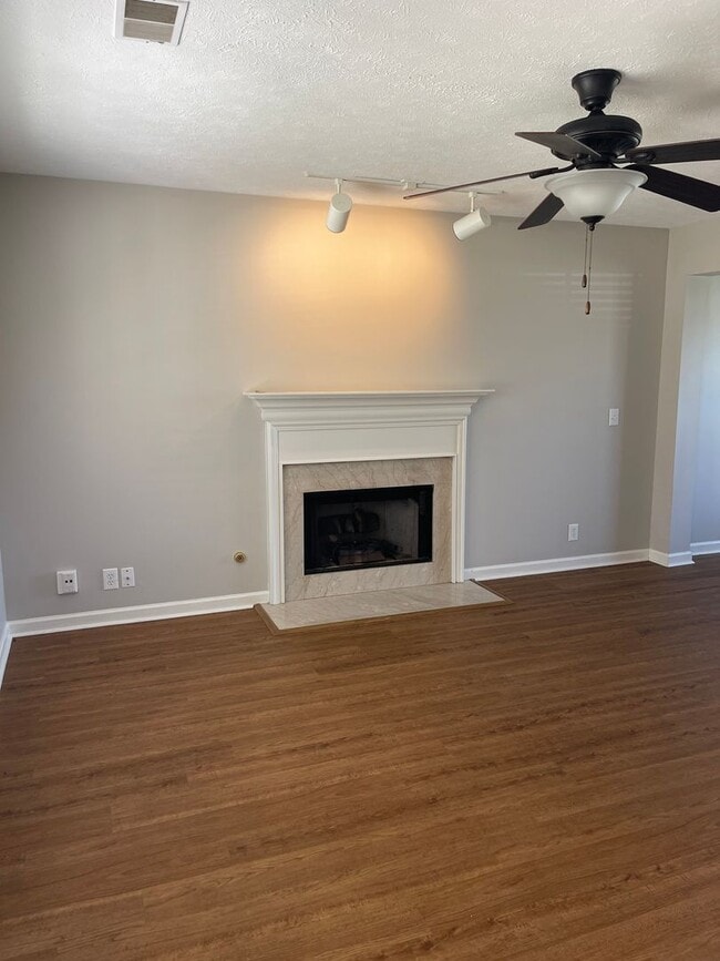 Building Photo - 3 Bed 2.5 Bath Nashville Opry Mills Area FOR LEASE