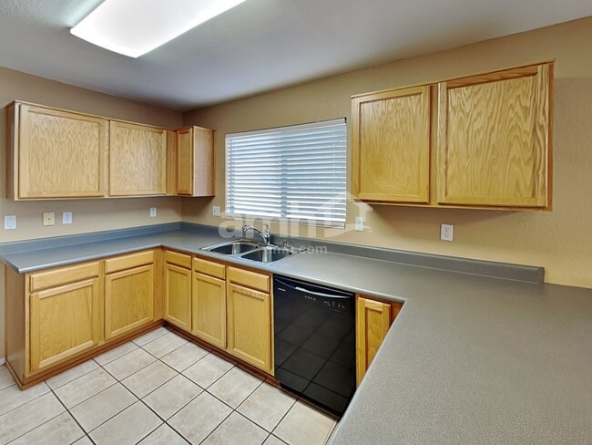 Building Photo - 9318 E Fairfield St