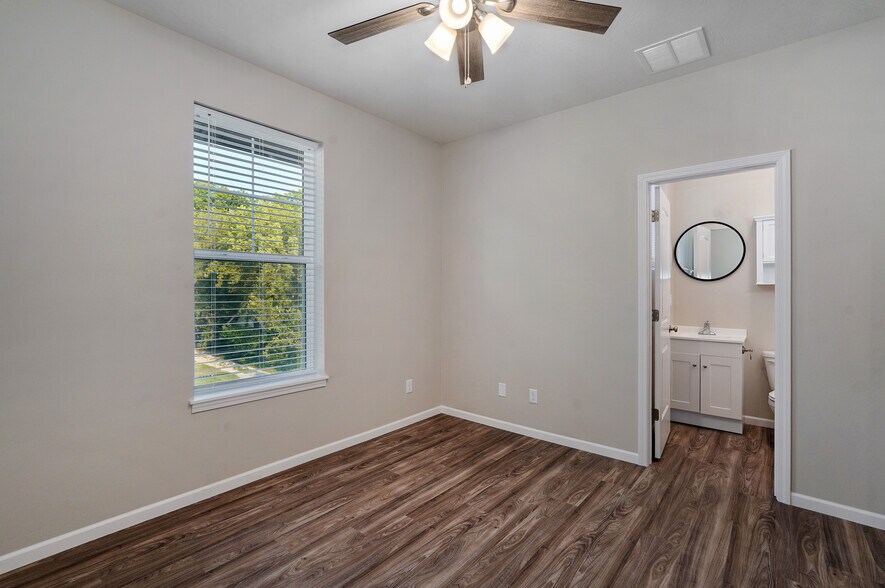 Building Photo - 319 S Florence Ave