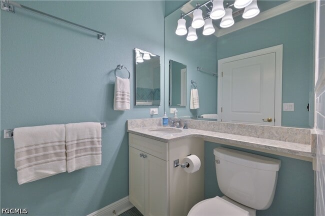 Building Photo - 5000 Royal Shores Dr
