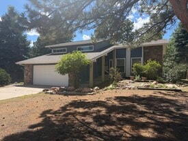 Building Photo - 1140 Cenotaph Cir