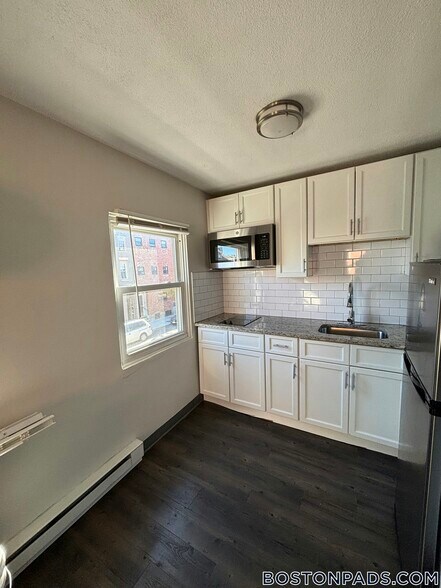 Building Photo - 300 Meridian St