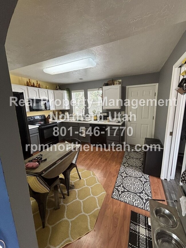 Building Photo - Charming 2-Story Home in the Heart of Clea...