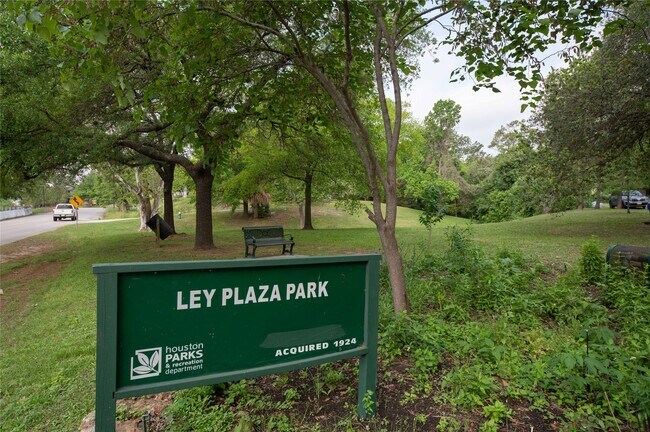 Building Photo - 1880 White Oak Dr