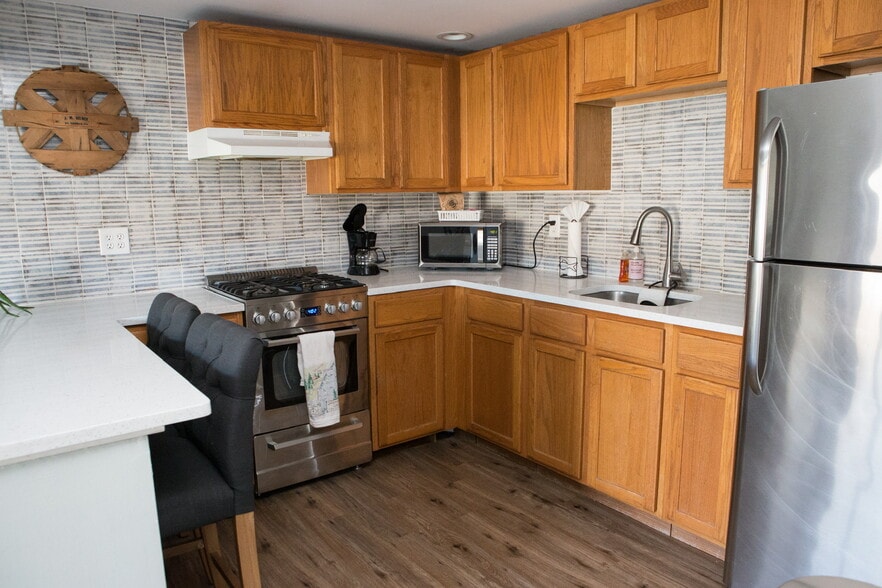 Building Photo - 636 Jersey Ave