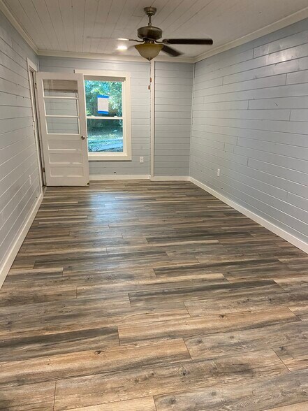 Building Photo - 212 Westwood Dr