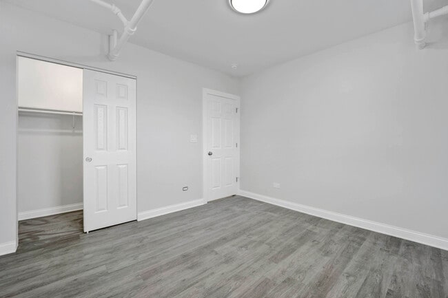 Building Photo - 4454 W Parker Ave