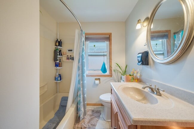 Building Photo - Charming 2-Bedroom Home with Bonus Space &...