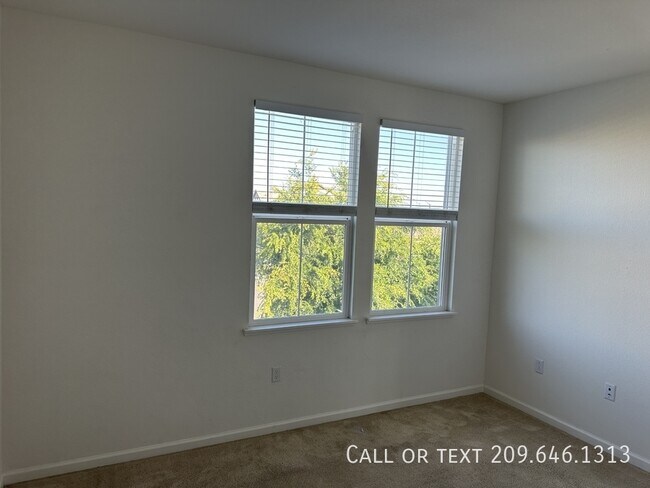 Building Photo - 17624 Monroe Dr