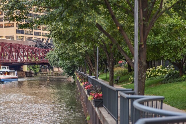 Building Photo - 400 N Clinton St