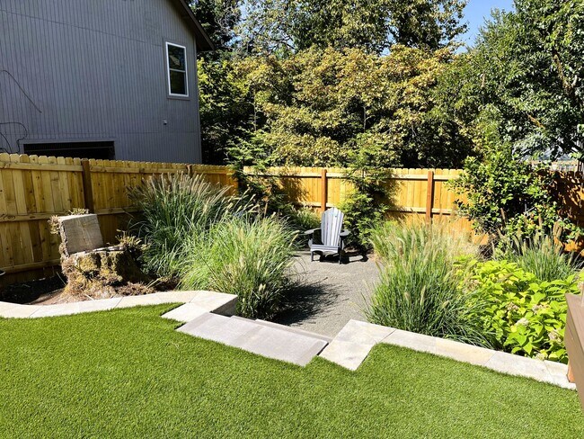 Building Photo - Bright & Spacious 3-Bedroom Home – Ideal for Entertaining & Everyday Comfort