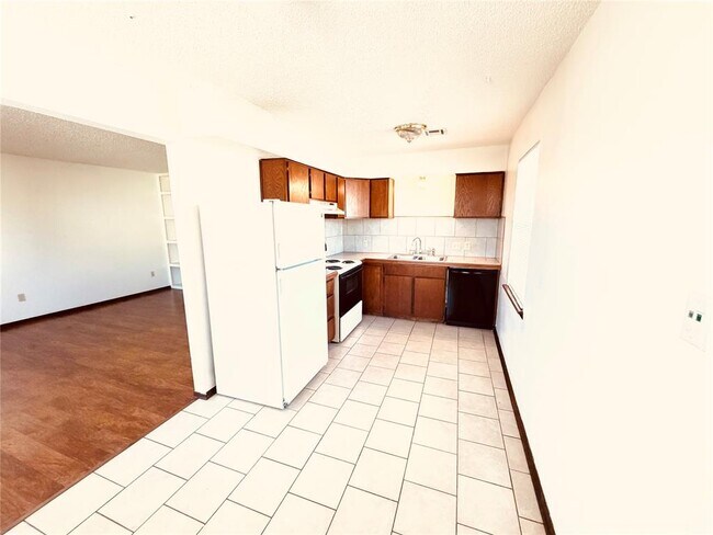 Building Photo - 316 Falcon Ct