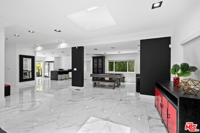 Building Photo - 1750 N Beverly Glen Blvd