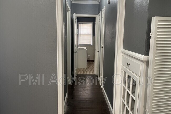 Building Photo - 3220 SW Huntoon St