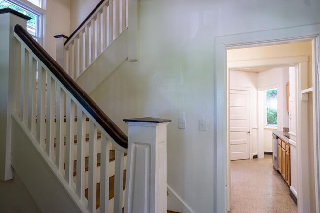 Building Photo - Available 6/1/26 Single Family Home Near C...